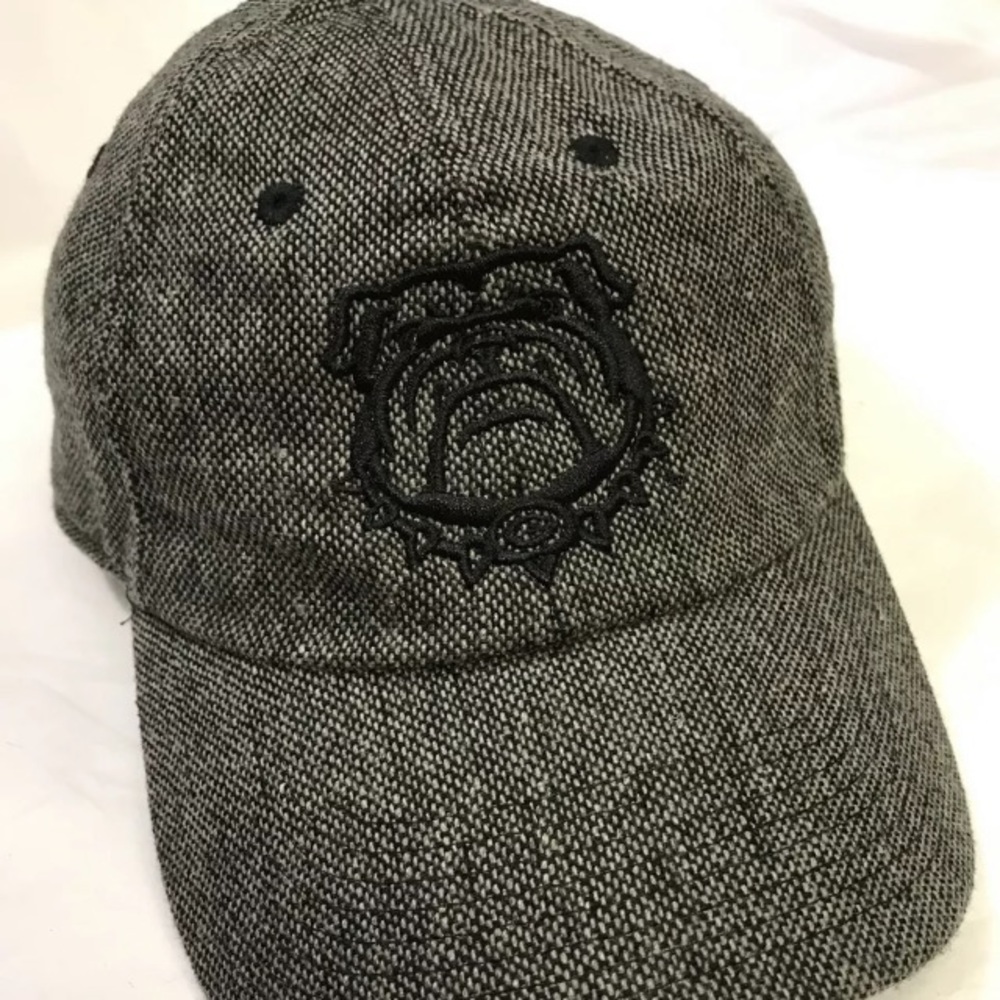 Nike Men's Gray Embroidered Bulldog Baseball Cap